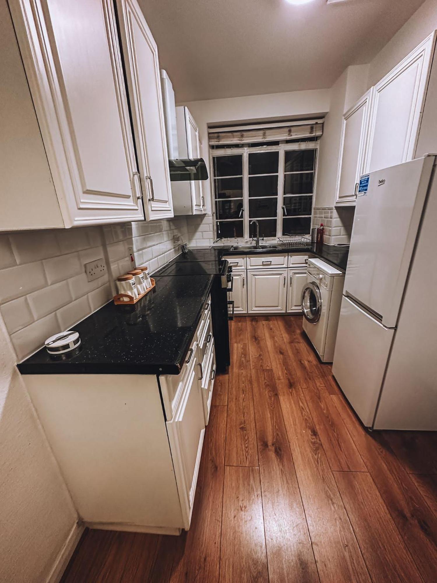 Cosy 2 Bedroom Apartment In Swiss Cottage. London Eksteriør billede