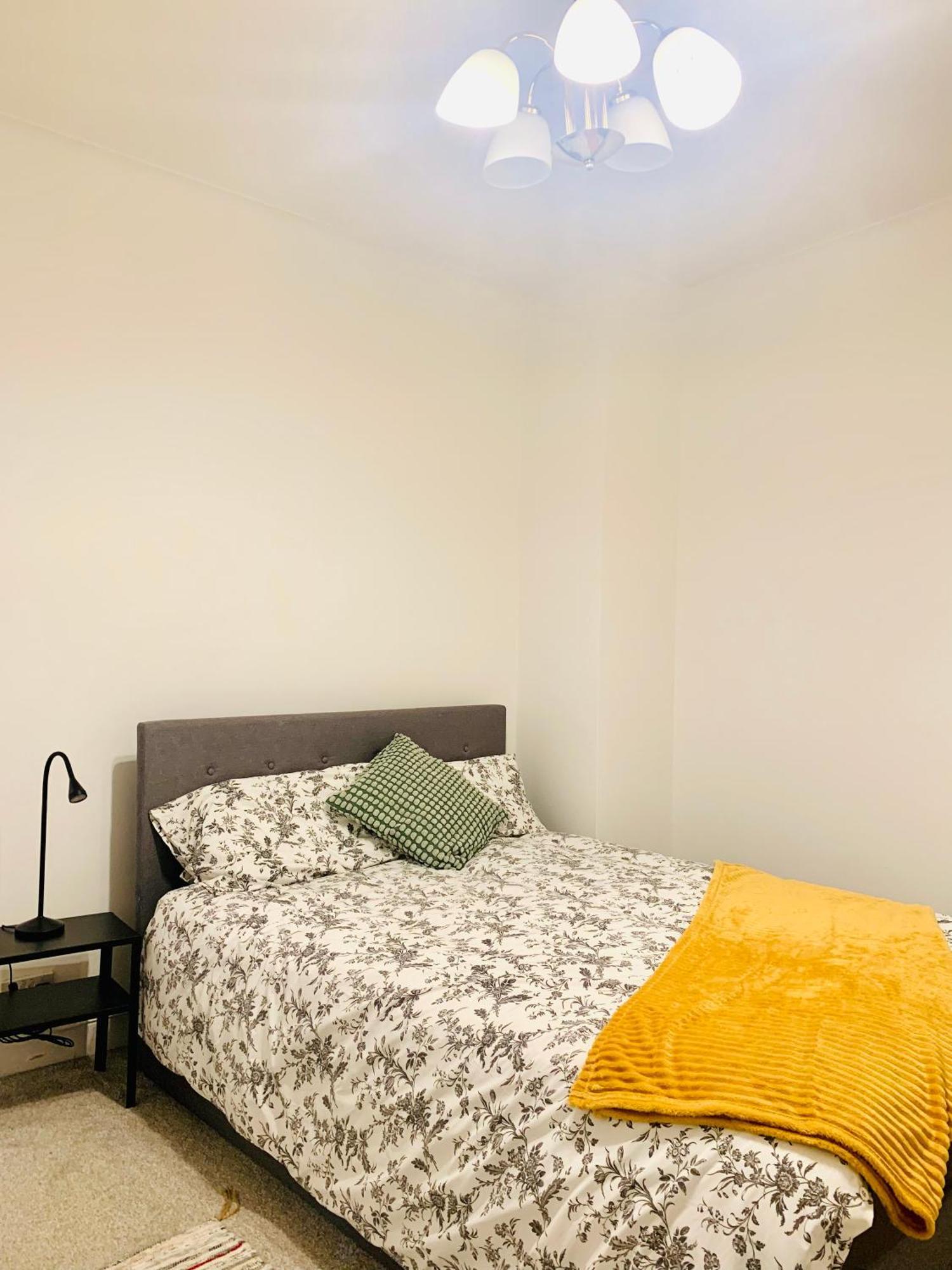 Cosy 2 Bedroom Apartment In Swiss Cottage. London Eksteriør billede