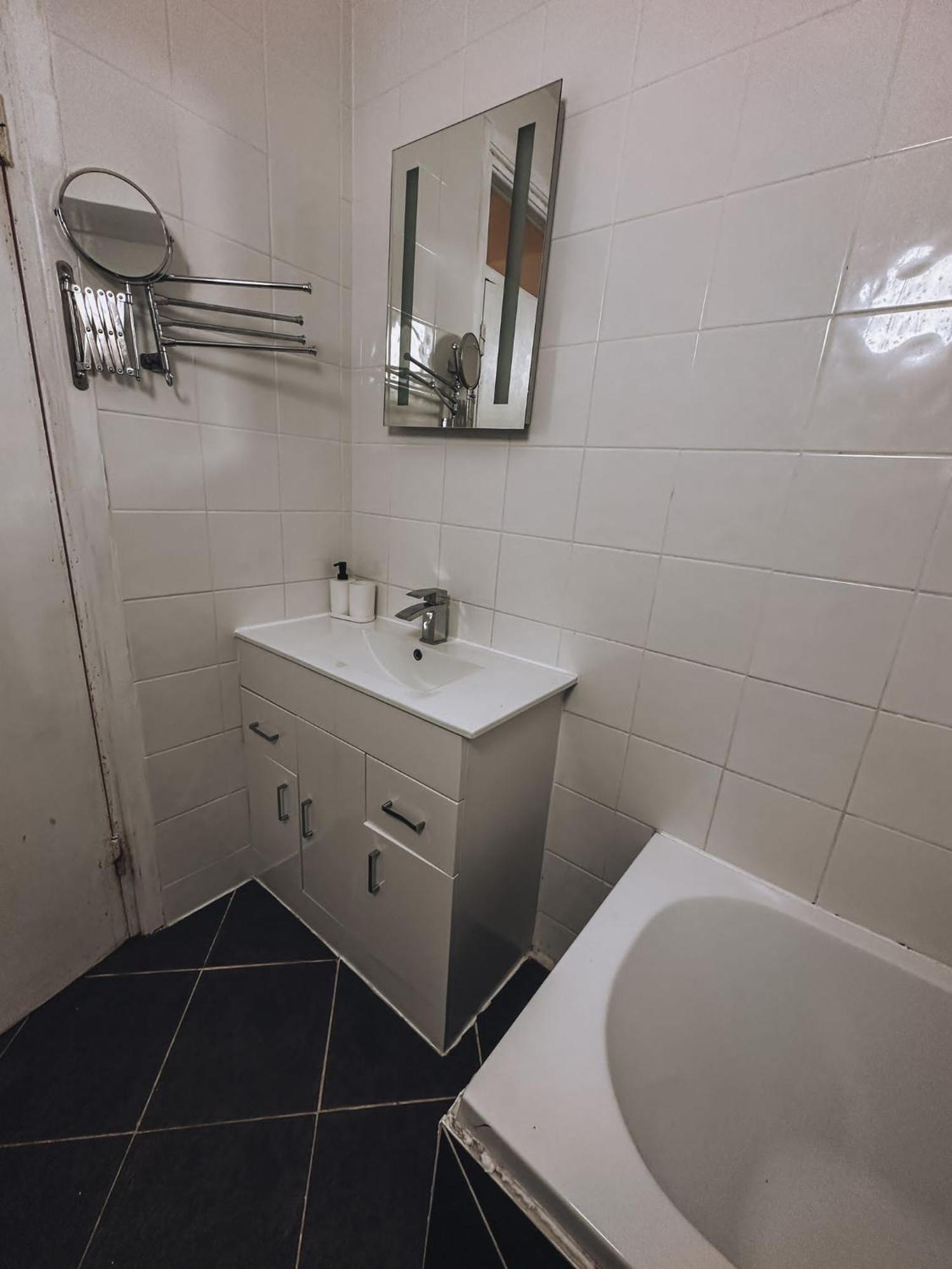 Cosy 2 Bedroom Apartment In Swiss Cottage. London Eksteriør billede