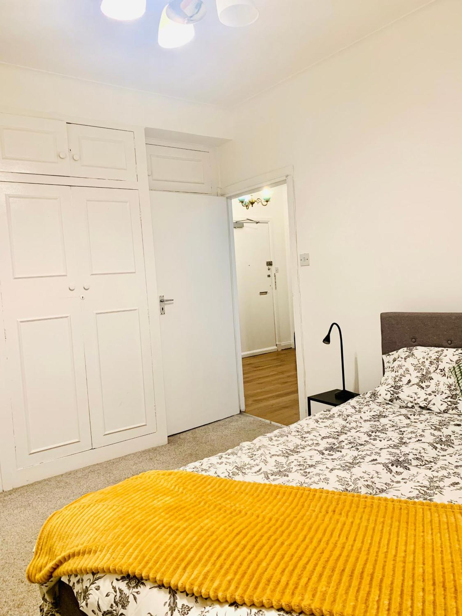 Cosy 2 Bedroom Apartment In Swiss Cottage. London Eksteriør billede