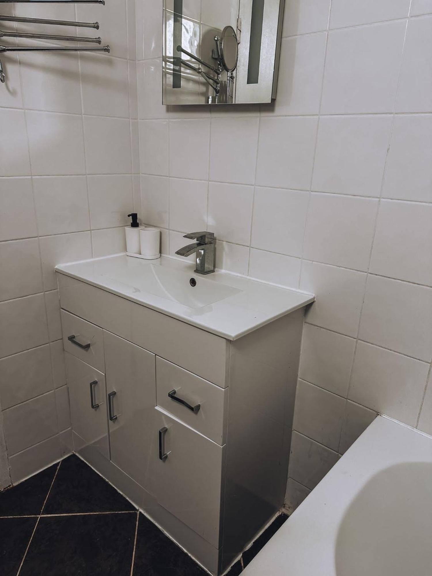 Cosy 2 Bedroom Apartment In Swiss Cottage. London Eksteriør billede
