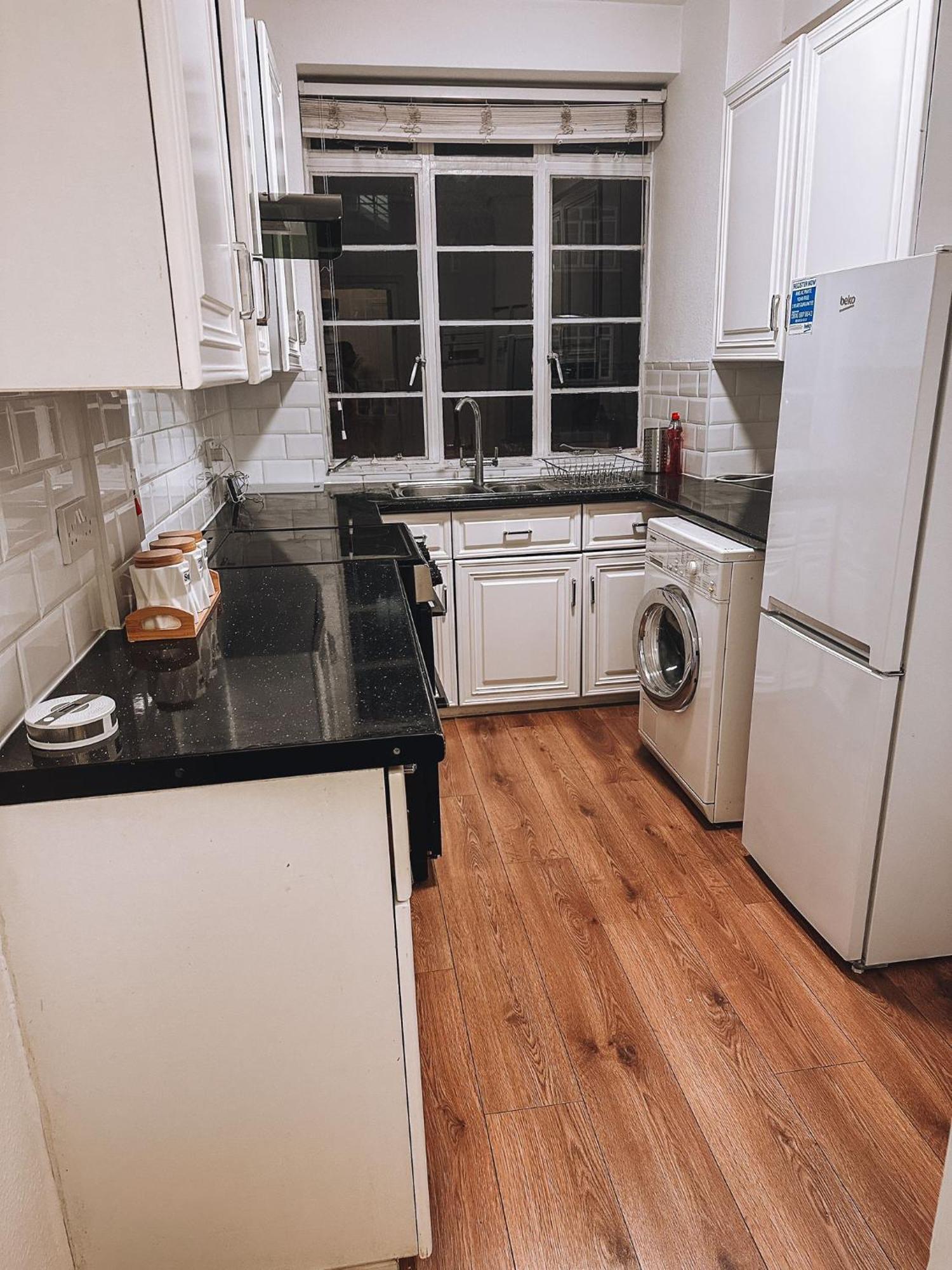 Cosy 2 Bedroom Apartment In Swiss Cottage. London Eksteriør billede