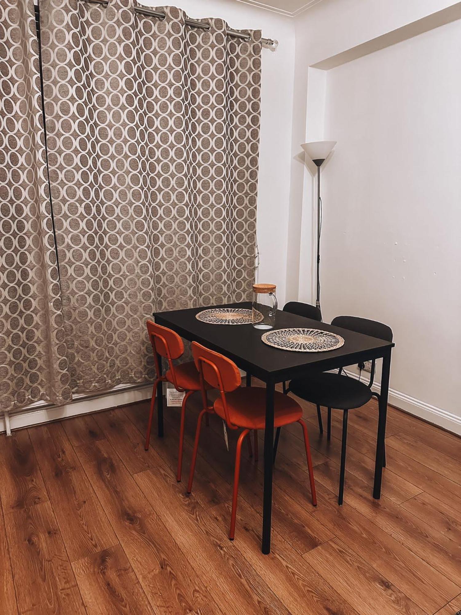 Cosy 2 Bedroom Apartment In Swiss Cottage. London Eksteriør billede