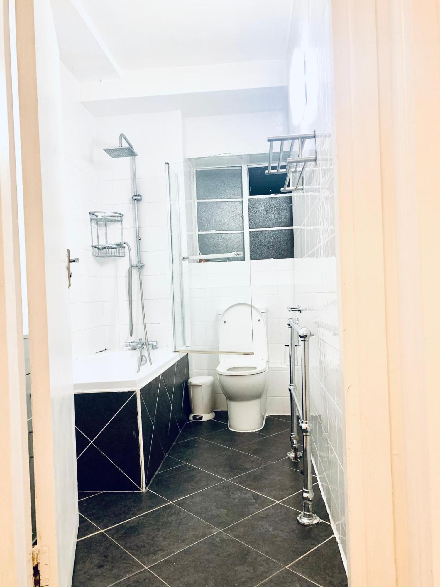 Cosy 2 Bedroom Apartment In Swiss Cottage. London Eksteriør billede